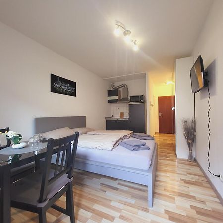 Zentrales Apartment Mit Balkon Und Parkplatz トリーア エクステリア 写真
