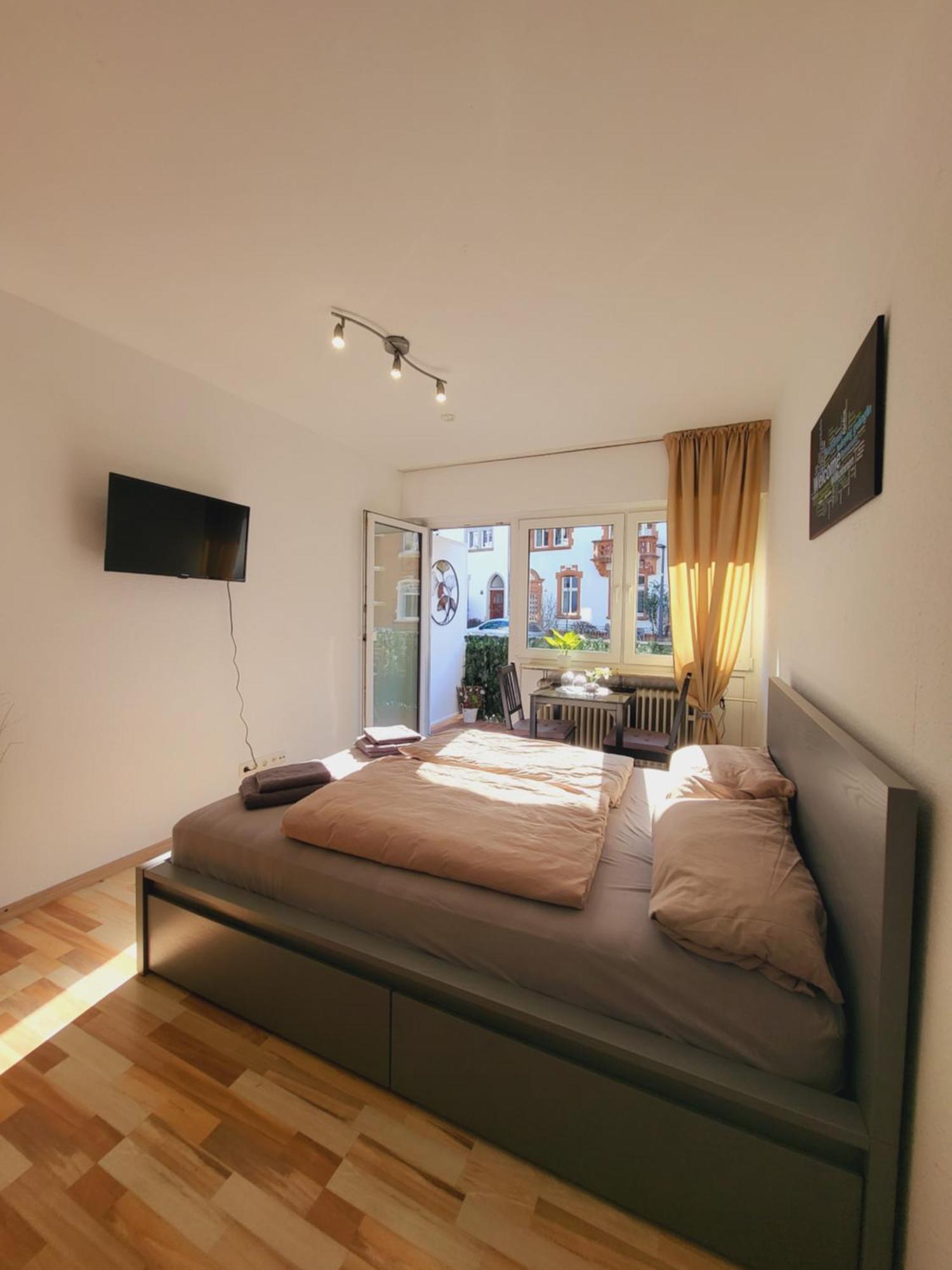 Zentrales Apartment Mit Balkon Und Parkplatz トリーア エクステリア 写真