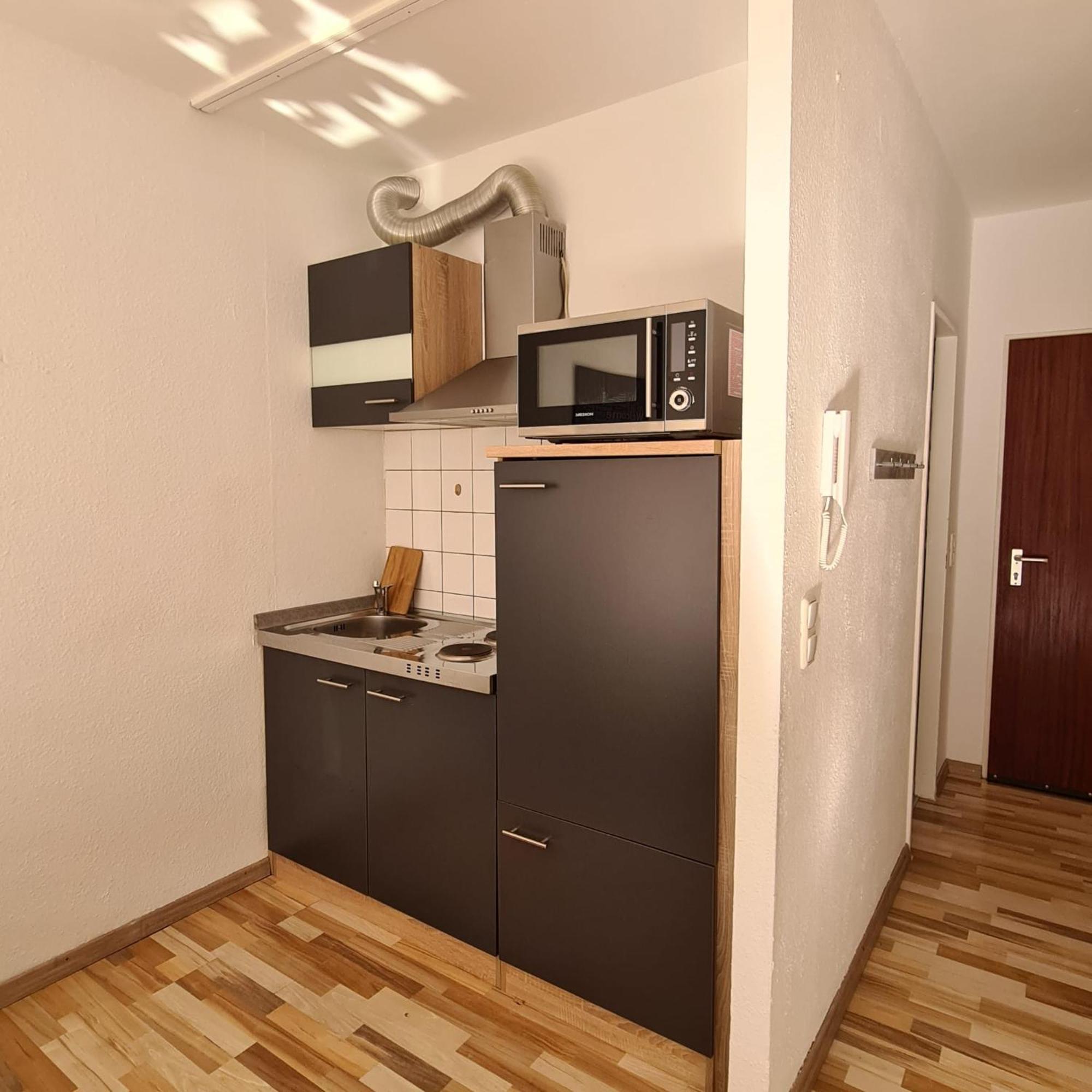 Zentrales Apartment Mit Balkon Und Parkplatz トリーア エクステリア 写真